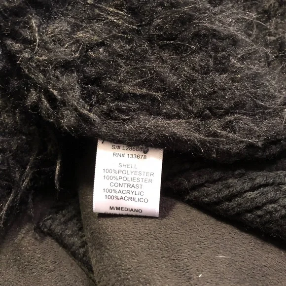 2[Love Tree] New! Faux fur black vest crochet back - Picture 6 of 7